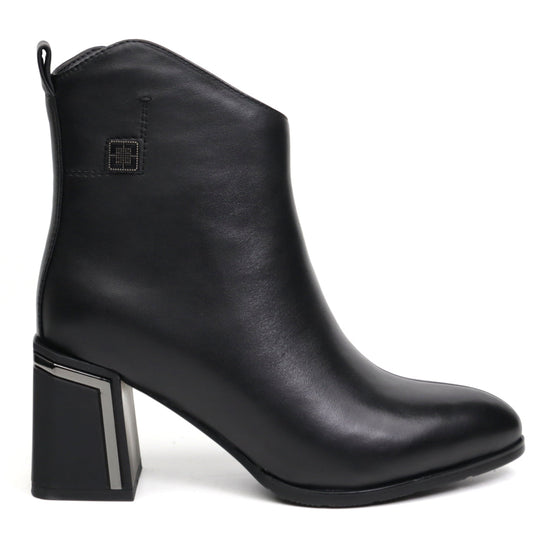 Elegant women's boots made of natural leather JOSE SIMON 3224 black