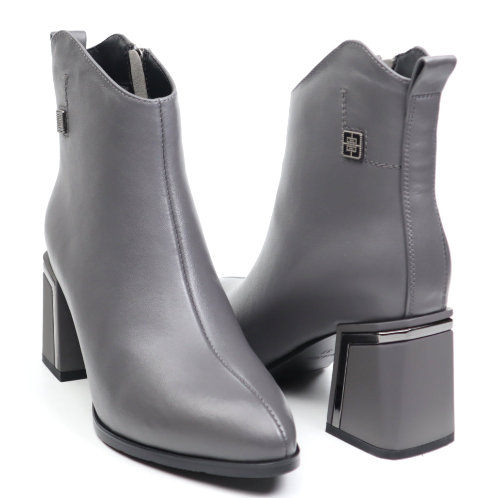 Elegant women's boots made of natural leather JOSE SIMON 3224 grey