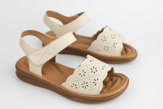 Women's sandals made of genuine leather FORMAZIONE 50039 Cream