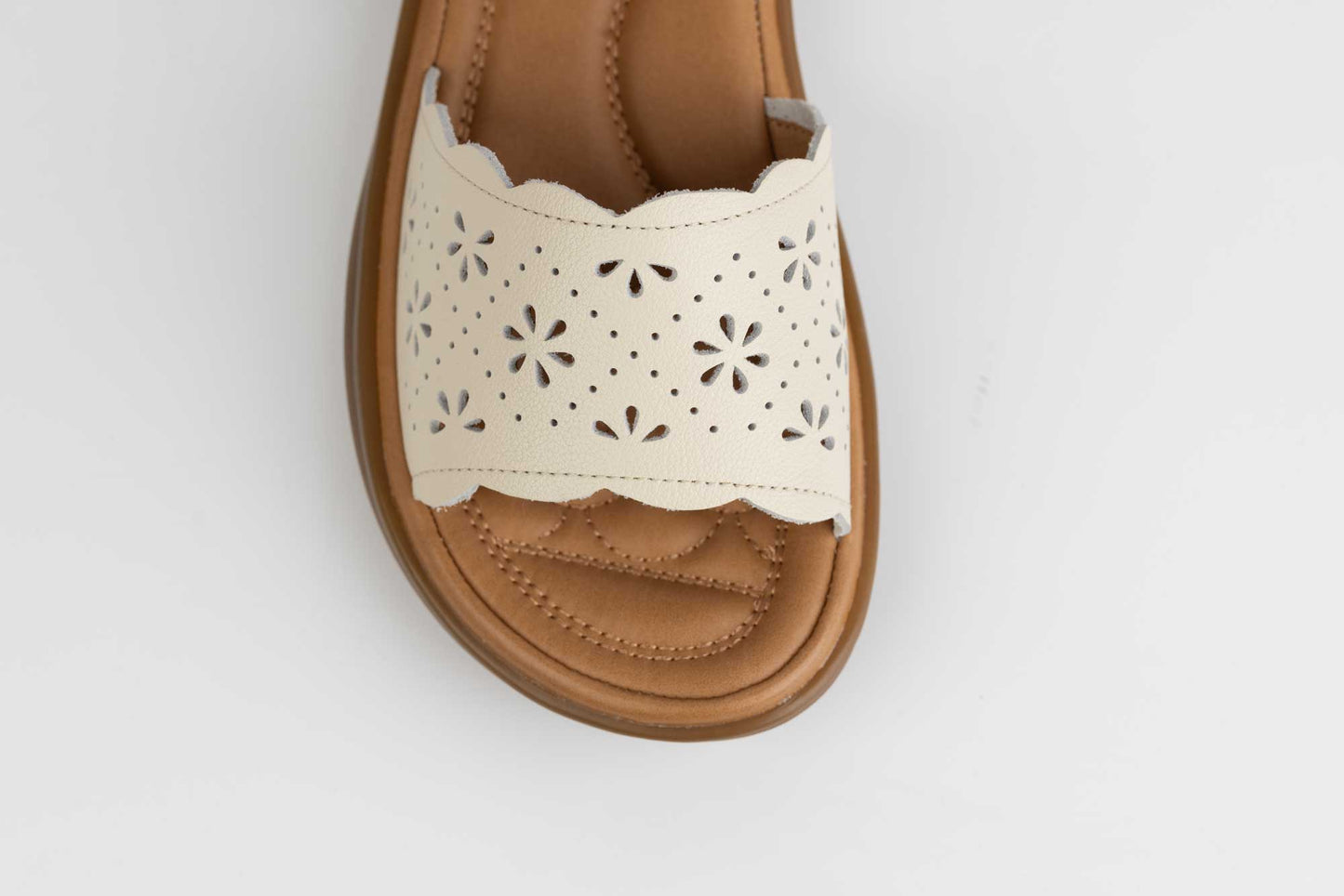 Women's sandals made of genuine leather FORMAZIONE 50039 Cream