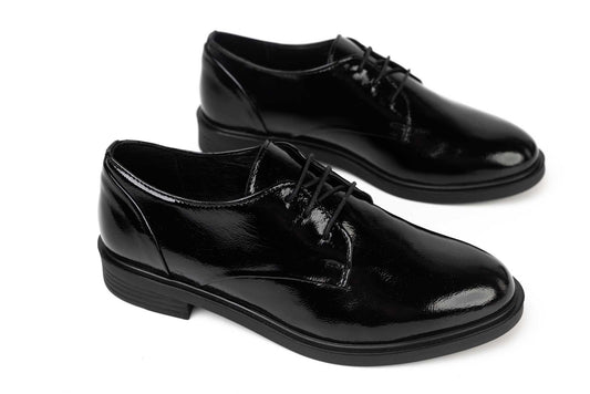 Women's shoes made of natural patent leather CATALI 605 N lacquer