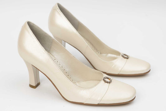 Women's genuine leather shoes AUTHENTIC 9 Es cream
