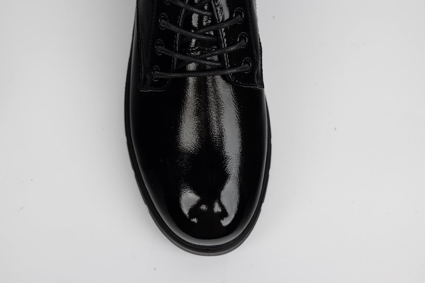 Women's shoes made of natural patent leather BETINA 33003 N lacquer