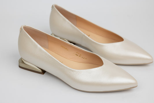 Elegant women's shoes made of genuine leather SALA 20645 cream