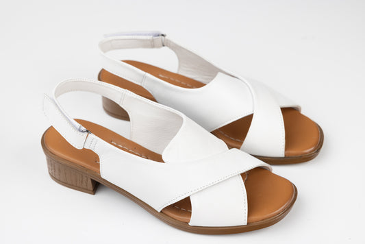 Women's sandals made of genuine leather ANNA VIOTI 6025 White