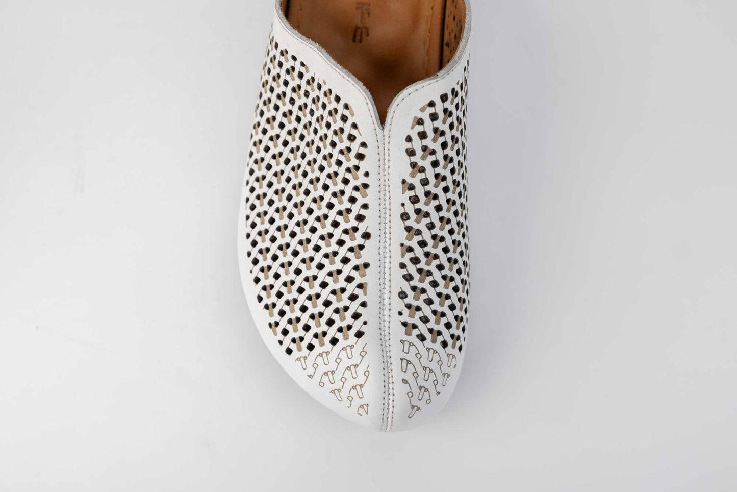 Women's perforated clogs made of natural leather LSD 321 White