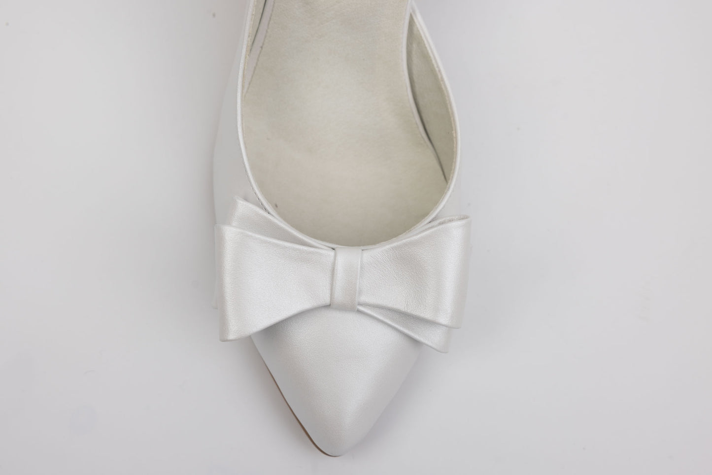 Pantofi dama decupati din piele naturala ANTONIO 4462 Alb