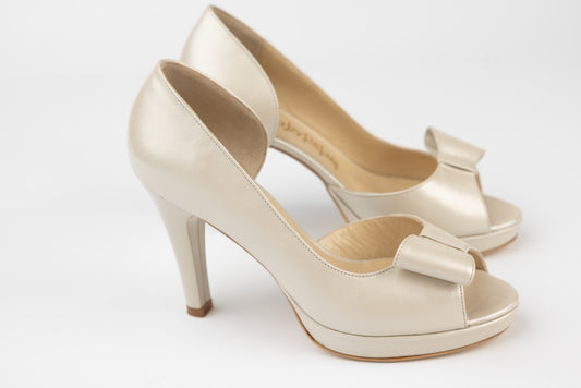 Women's sandals made of genuine leather NINA OCHINNI D01P cream