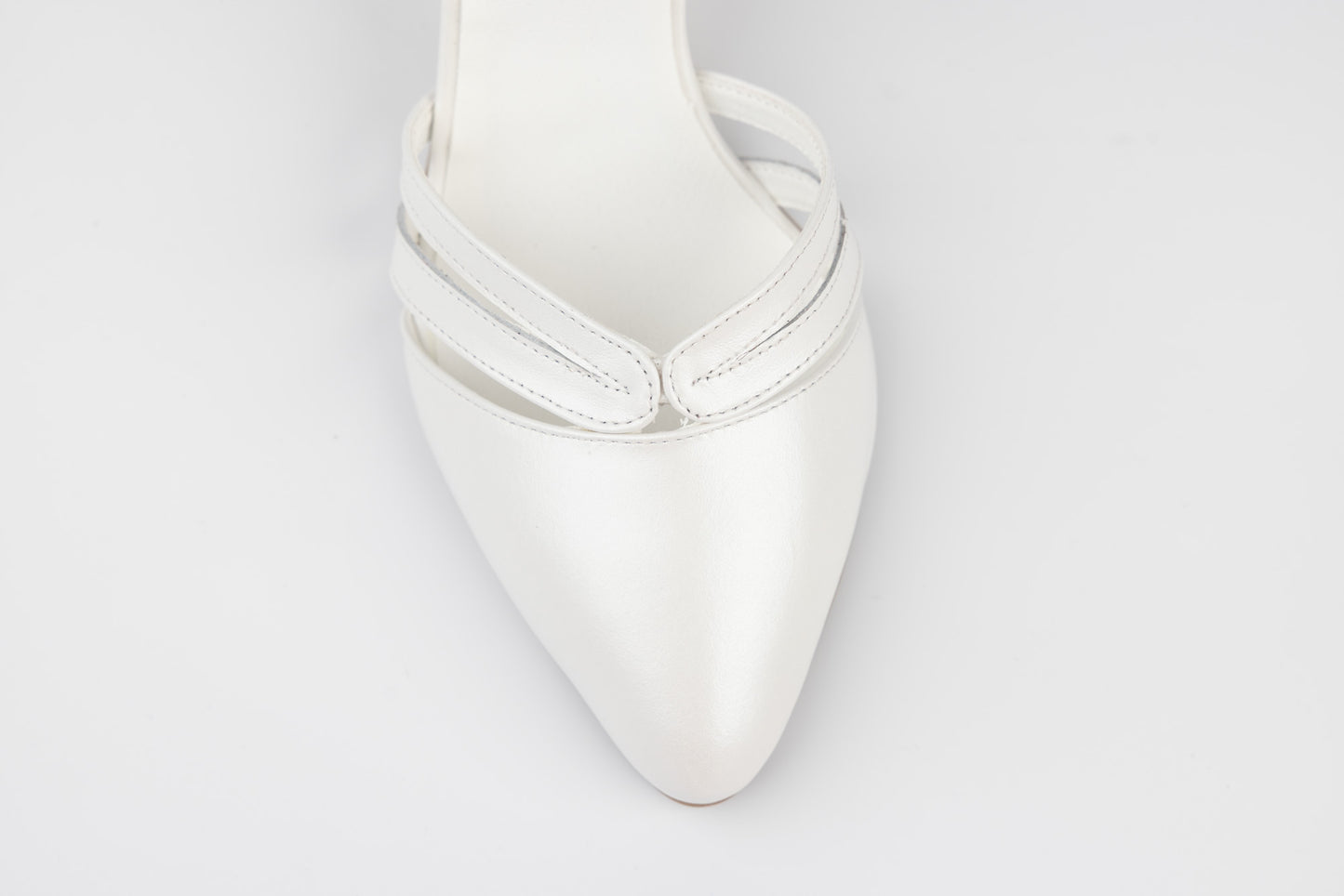 Pantofi dama decupati din piele naturala ANTONIO 34216 Alb