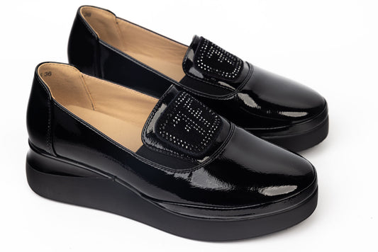 Women's casual shoes made of natural patent leather BETINA 6500-6 N lacquer