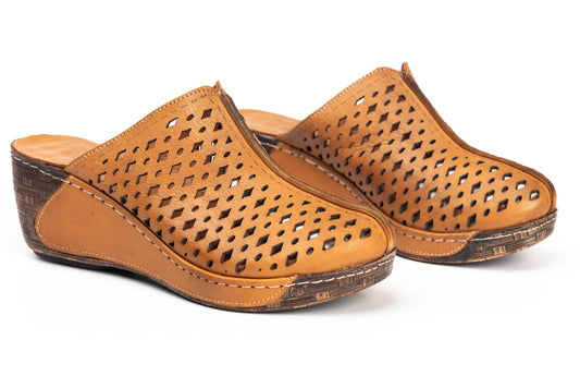 Women's perforated clogs made of natural leather LSD 320 brown