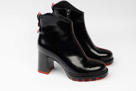 Women's boots in glossy natural leather JOSE SIMON 9735 NR lacquer