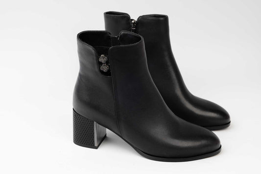 Elegant women's boots, natural leather JOSE SIMON 32 N box