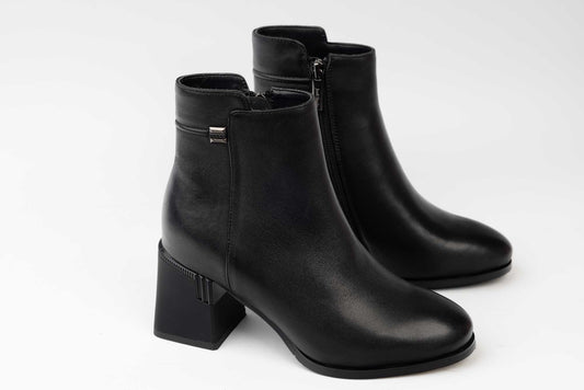 Elegant women's boots made of natural leather JOSE SIMON 21697