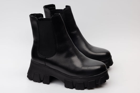 Women's casual boots made of natural leather PERLA