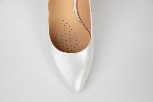Elegant cut-out bridal shoes made of natural leather SALA 20006 pearl white