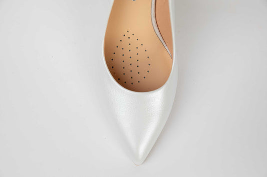 Elegant cut-out bridal shoes made of natural leather SALA 20180 white