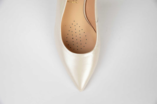 Elegant cut-out women's shoes made of natural leather SALA 20267 cream