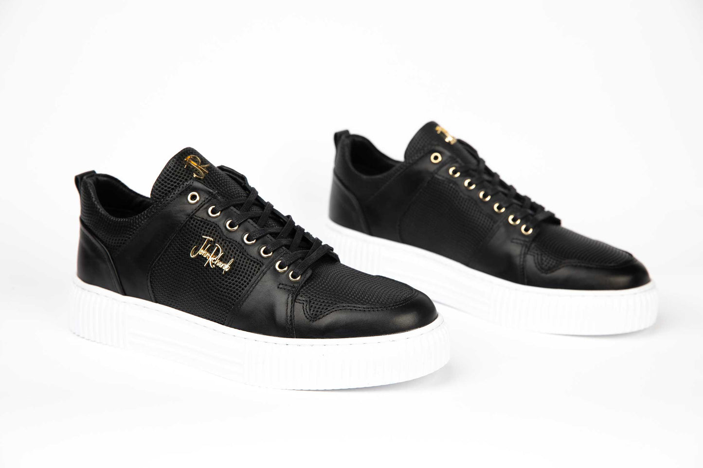 Men's casual shoes made of genuine leather JOHN RICHARDO 402 black (Black)