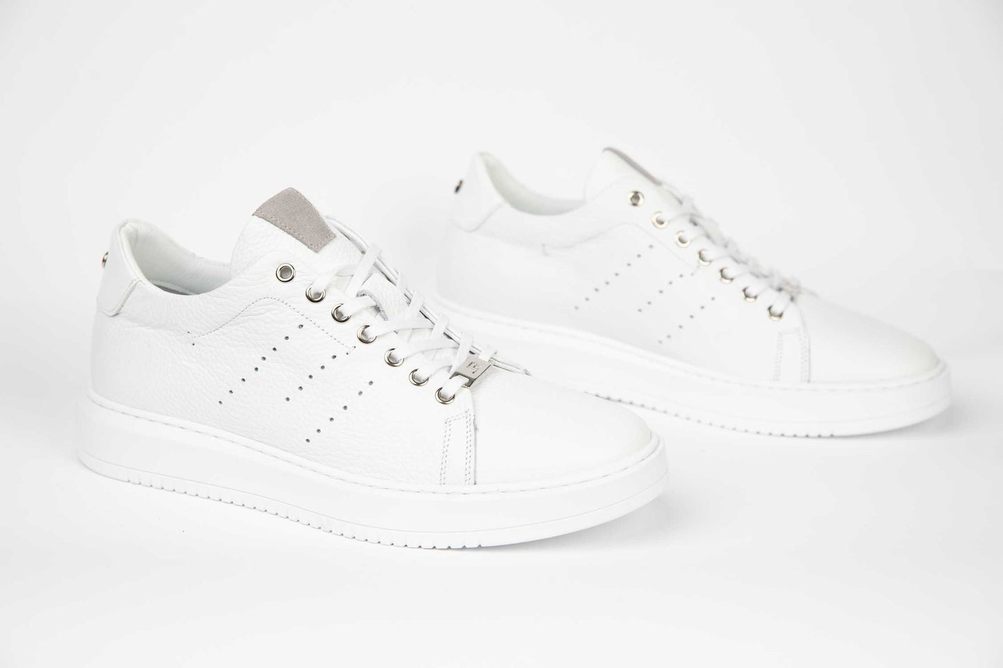 Men's casual shoes made of genuine leather JOHN RICHARDO 517 white (White)