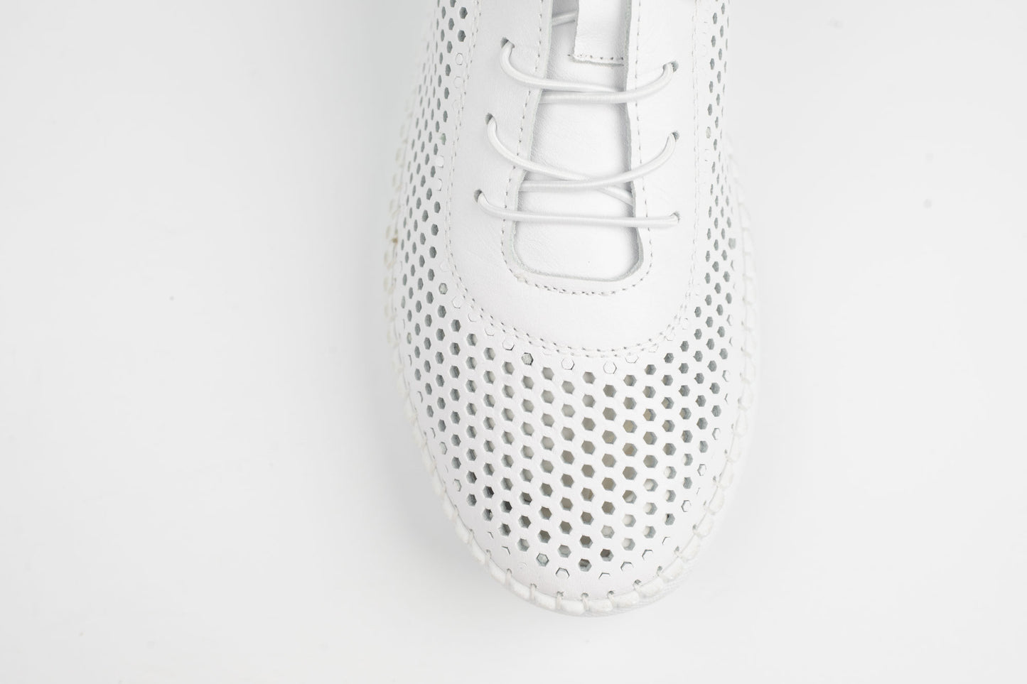 Pantofi damă piele naturală perforată Johan 7000 Alb