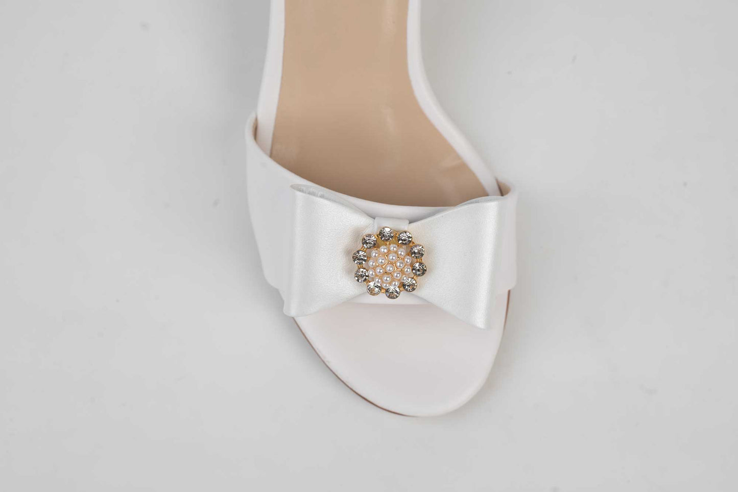 Women's sandals made of eco-leather KARIN 70 White accessory box