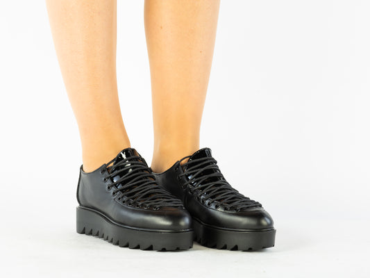 Women's casual shoes made of genuine leather LARISA Anto 06 black lacquer box