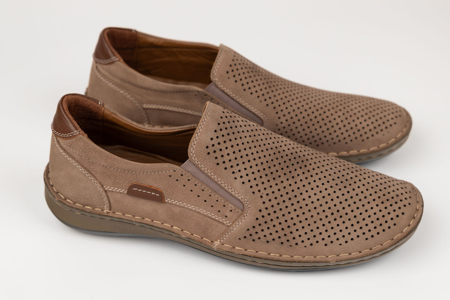 Pantofi barbati piele naturală 1-106 Maro perforat (40-45)