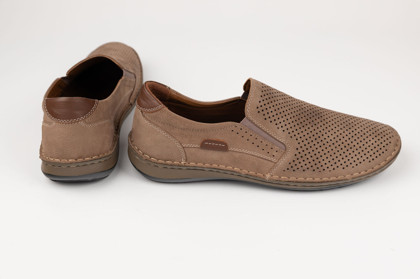 Pantofi barbati piele naturală 1-106 Maro perforat (40-45)