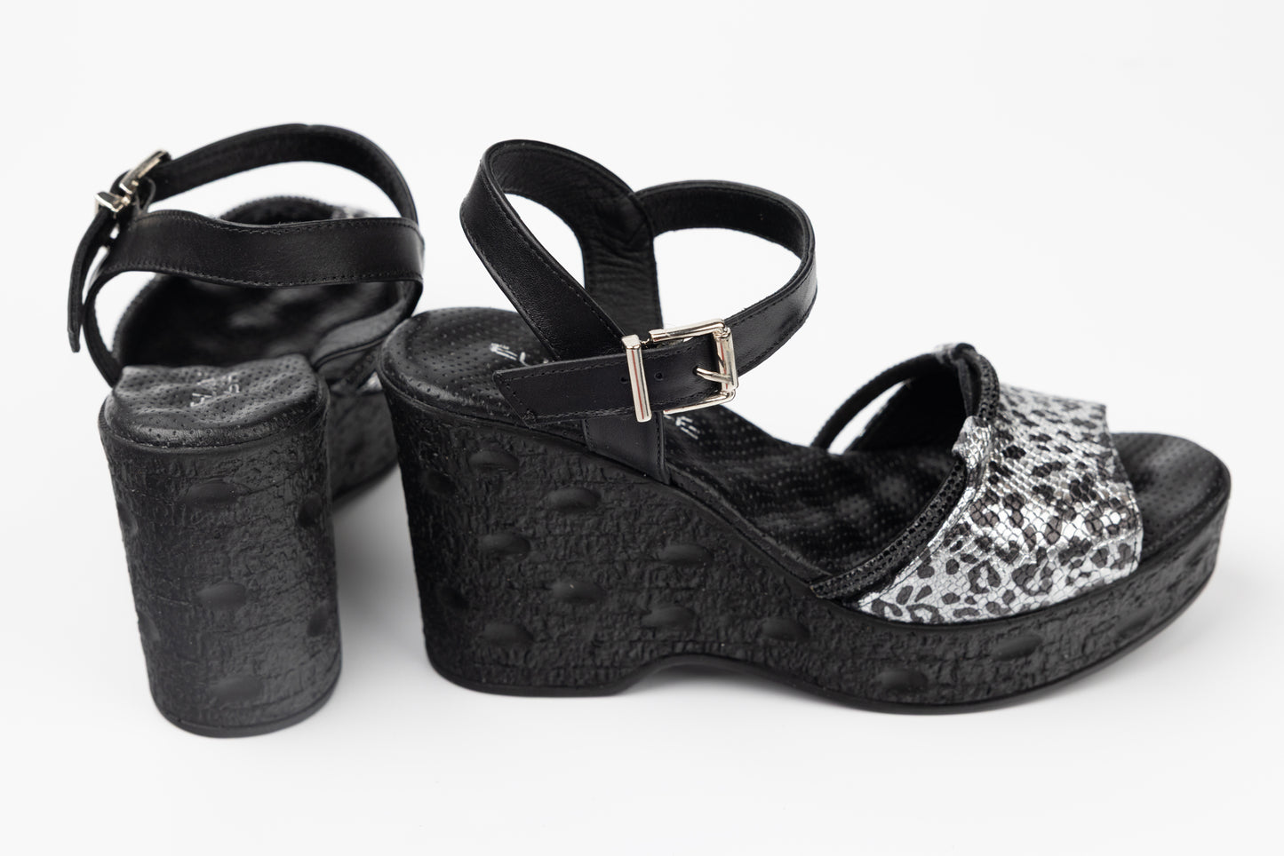 Women's sandals made of genuine leather LSD 694 N silver