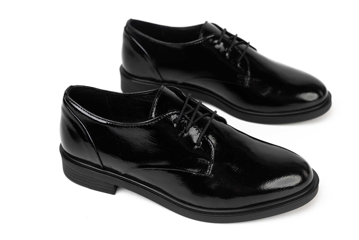 Women's shoes made of natural patent leather CATALI 605 N lacquer