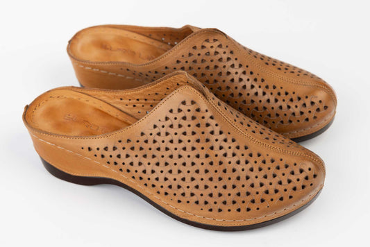 Women's perforated natural leather clogs LSD 528 Camel 