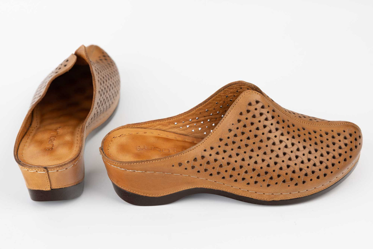 Women's perforated natural leather clogs LSD 528 Camel 