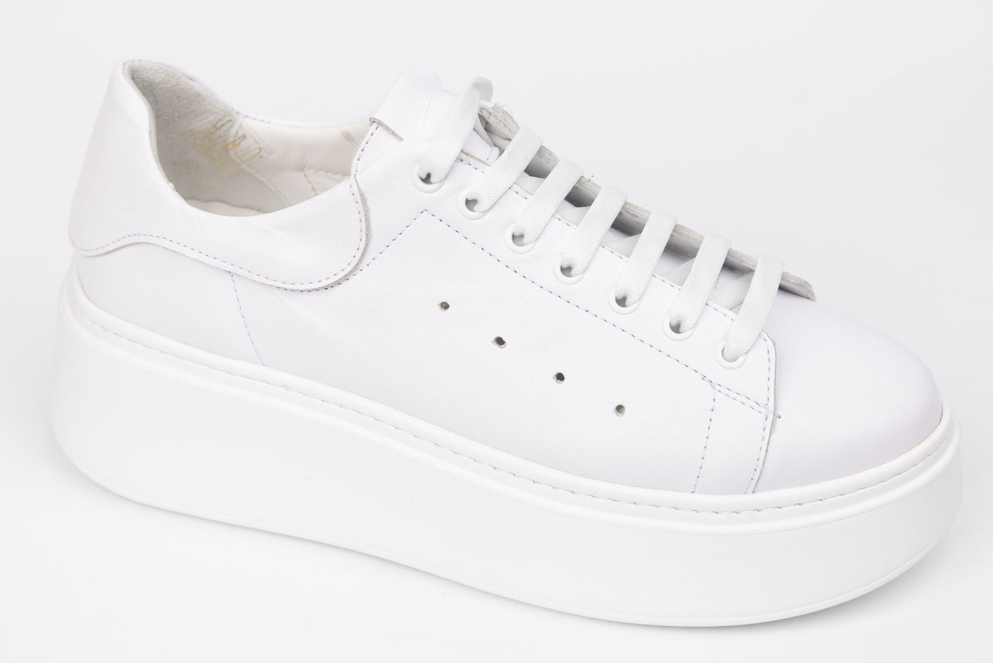 Women's casual shoes made of genuine leather PERLA 3182 White