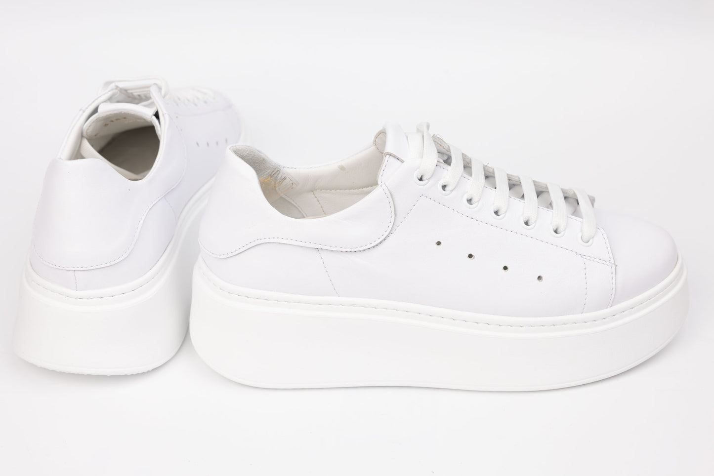 Women's casual shoes made of genuine leather PERLA 3182 White