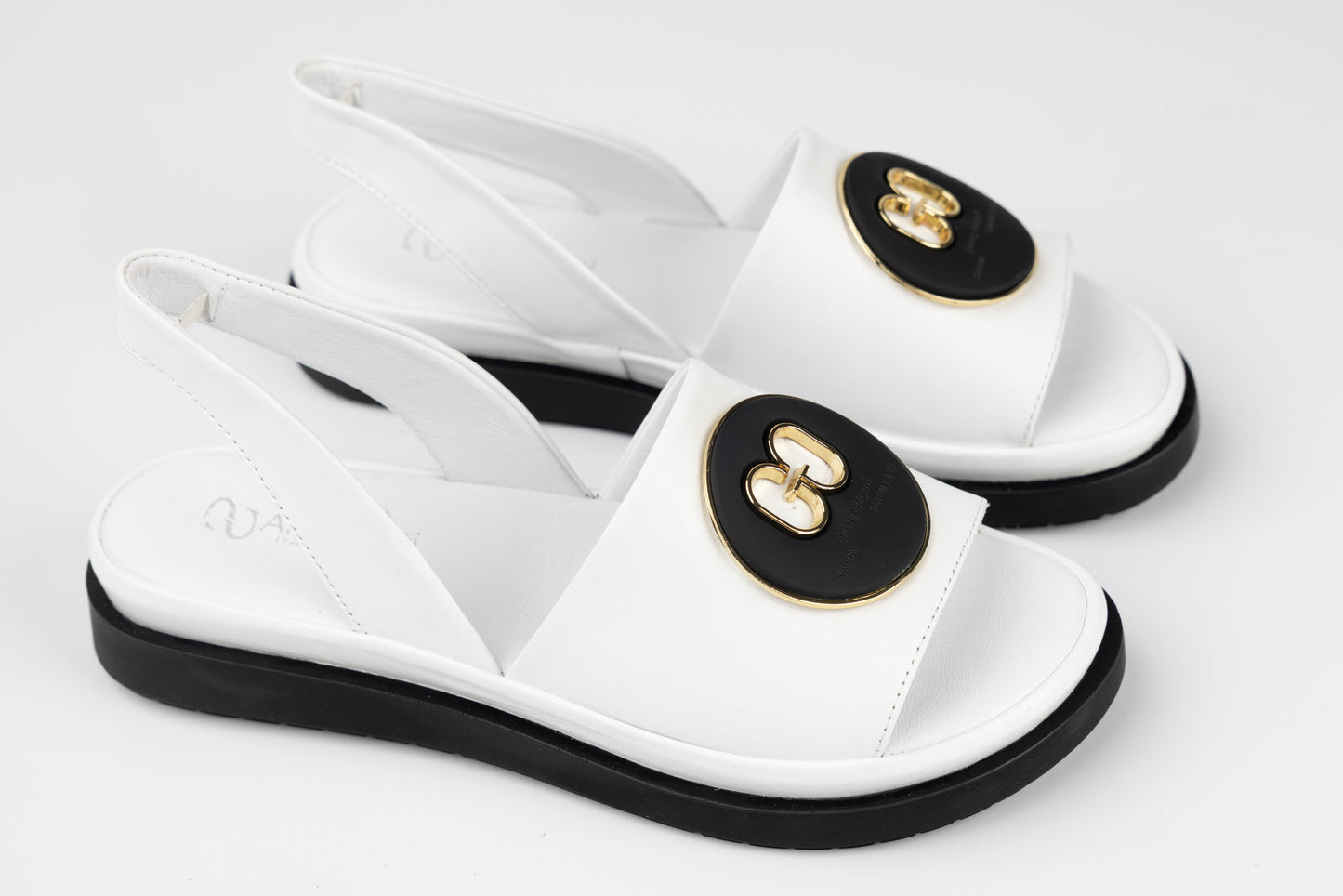Women's sandals made of natural leather ANNA VIOTI 30-21 White