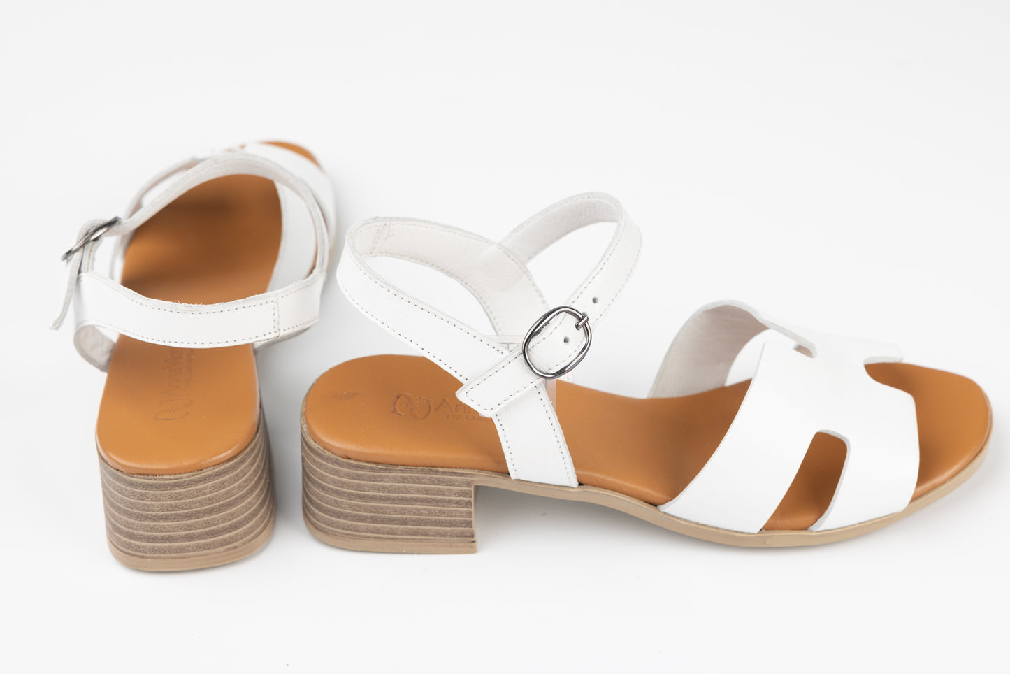 Women's sandals made of natural leather ANNA VIOTI 9202 White