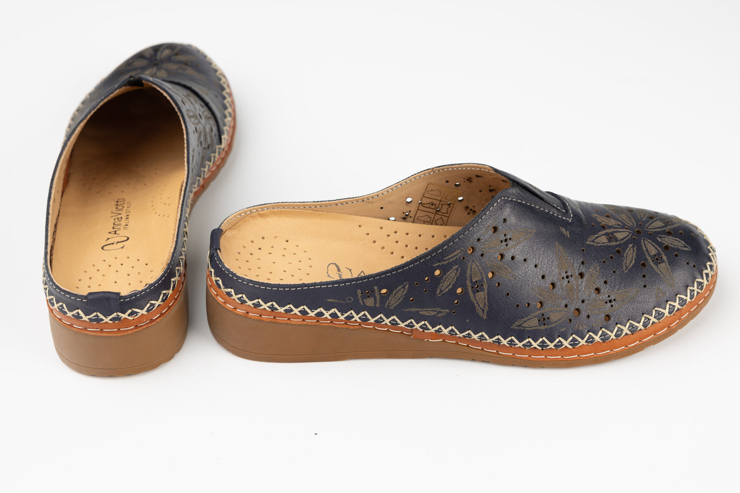 Women's genuine leather clogs ANNA VIOTI 04215 Blue