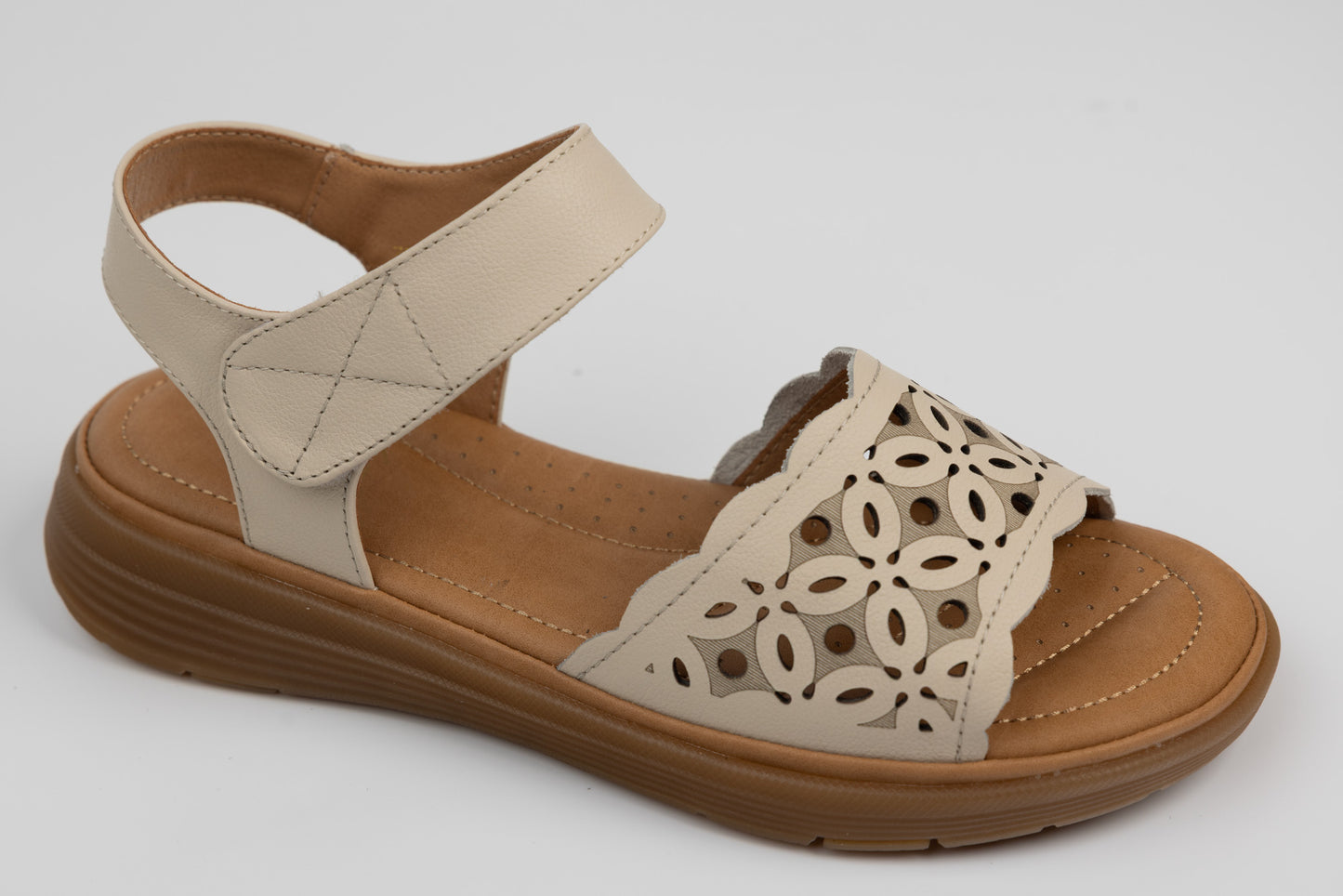 Women's sandals made of genuine leather FORMAZIONE 33177 Cream