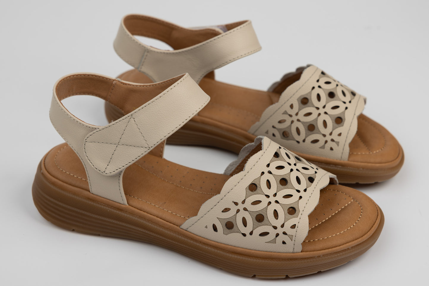 Women's sandals made of genuine leather FORMAZIONE 33177 Cream