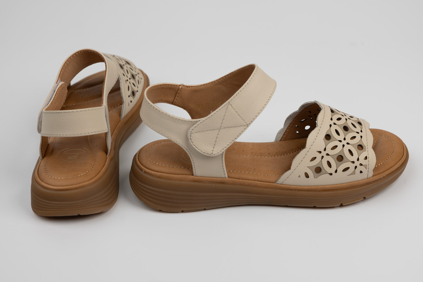 Women's sandals made of genuine leather FORMAZIONE 33177 Cream