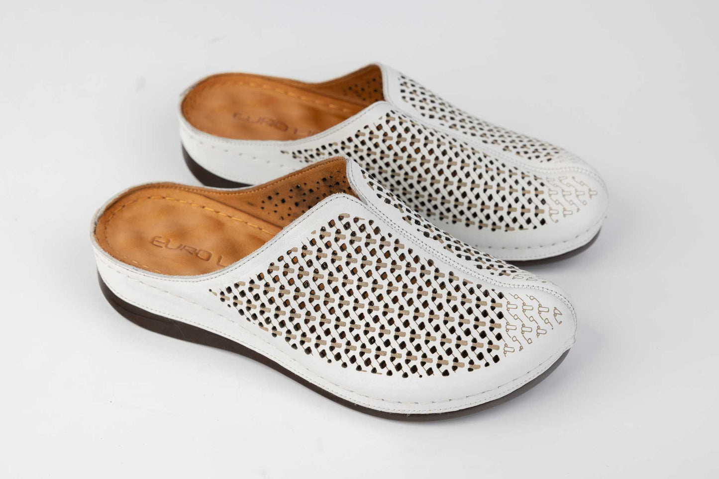 Women's perforated clogs made of natural leather LSD 321 White