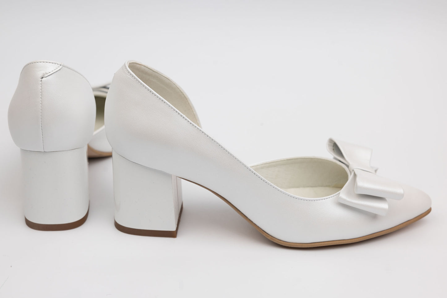Pantofi dama decupati din piele naturala ANTONIO 4462 Alb
