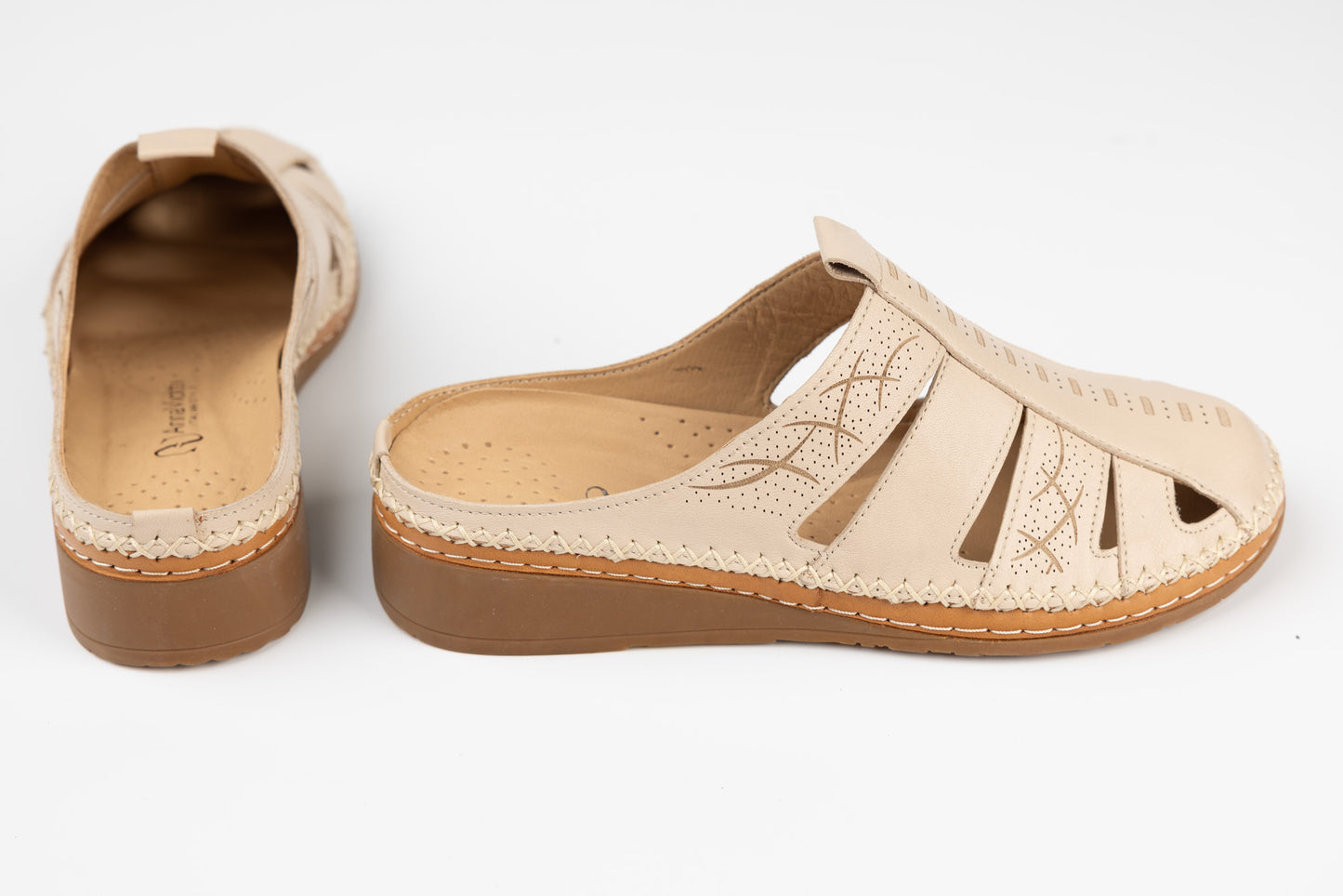 Women's genuine leather clogs ANNA VIOTI 04187 Beige