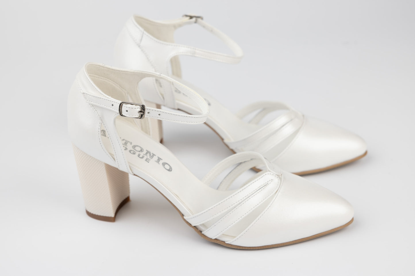 Pantofi dama decupati din piele naturala ANTONIO 34216 Alb