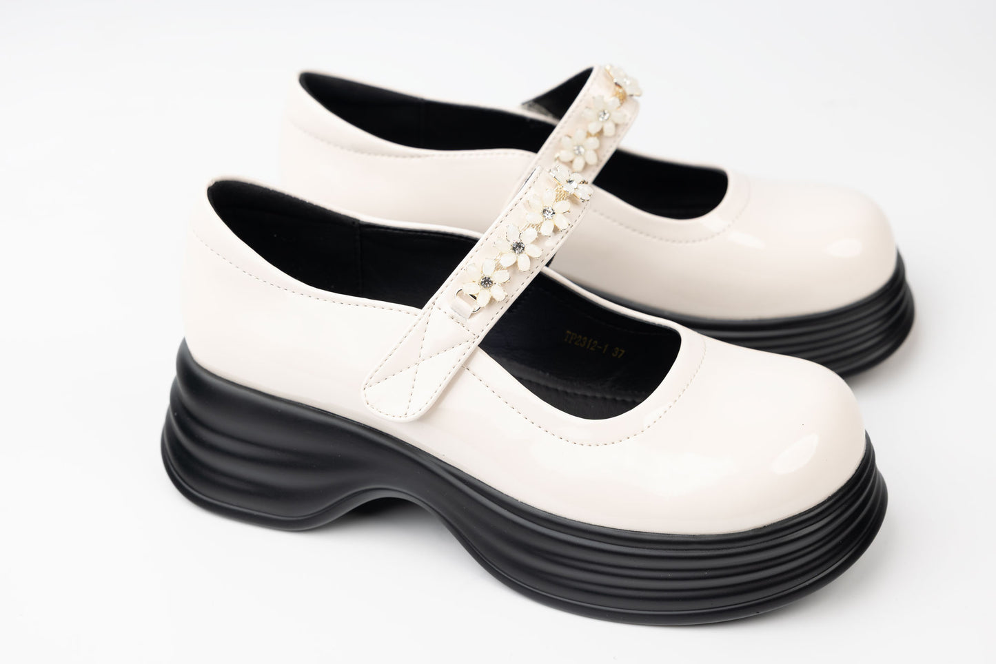 Women's genuine leather shoes FORMAZIONE 2312 Cream lacquer