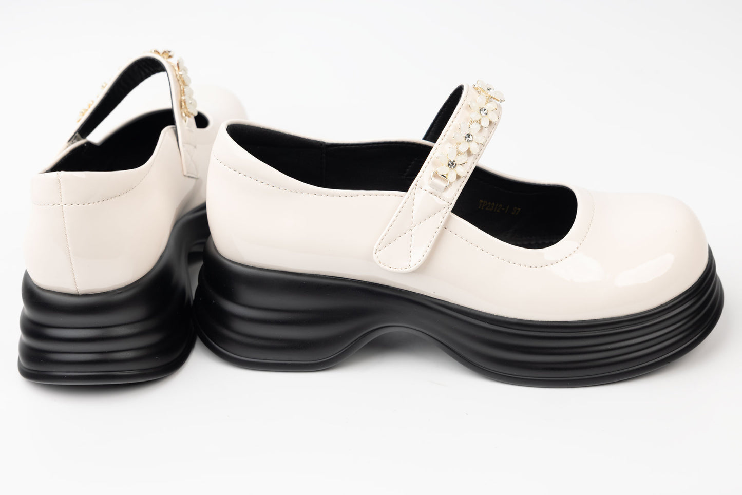 Women's genuine leather shoes FORMAZIONE 2312 Cream lacquer