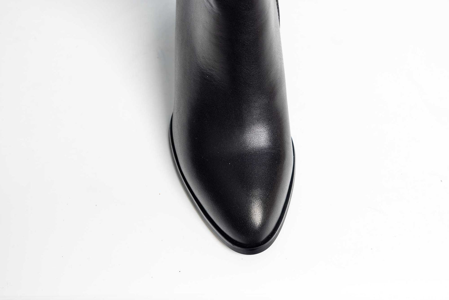 Elegant women's boots made of natural leather JOSE SIMON 822 N box