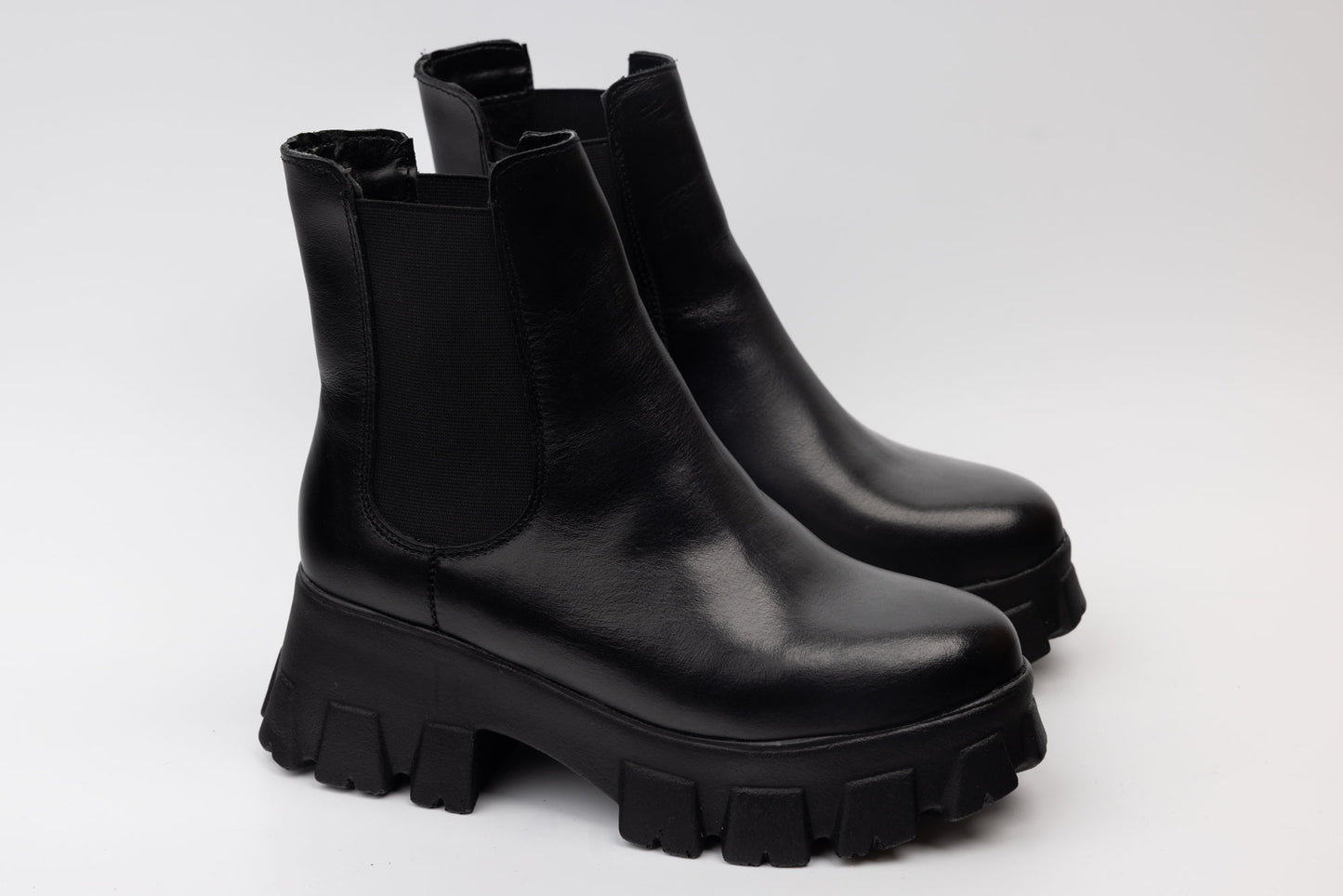 Women's casual boots made of natural leather PERLA