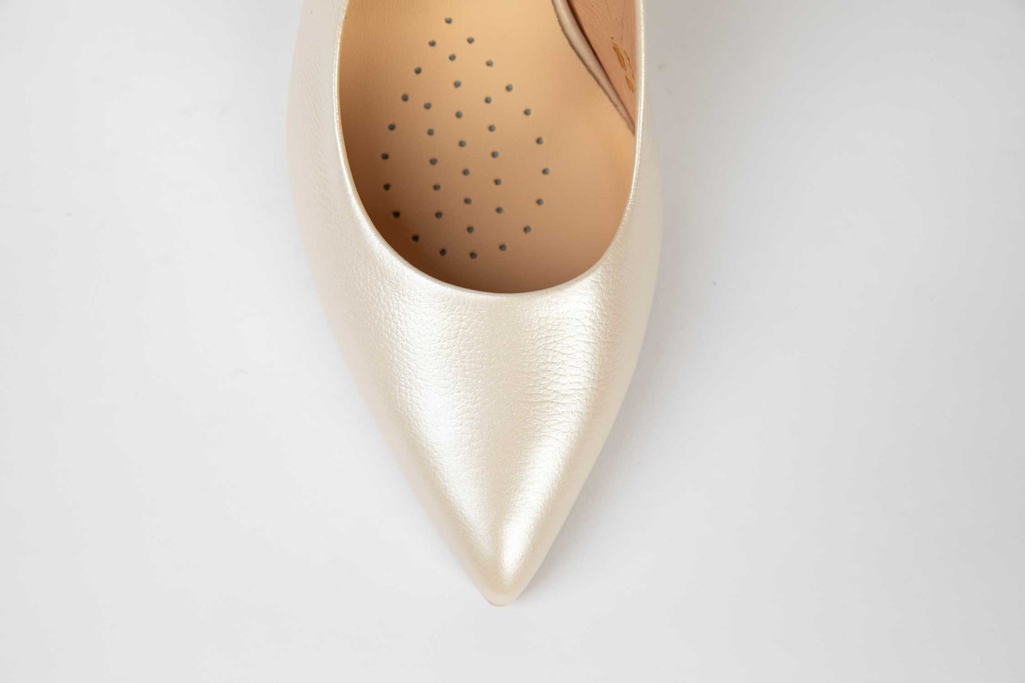 Pantofi dama decupati eleganti din piele naturala SALA 20180 crem